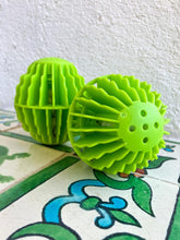 Load image into Gallery viewer, aecodune Boules de Sèche Linge Innovantes, Économiques et Écologiques pour un Linge Doux et Parfumé